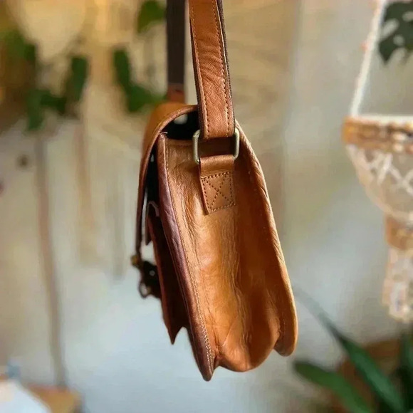 Vintage-Inspired Handmade Leather Saddle Bag Purse Tan Crossbody Satchel - Picture 9 of 16